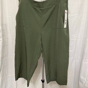 NWT 32 Degree Cool Beetle Stretch Woven Capri Womens Size L